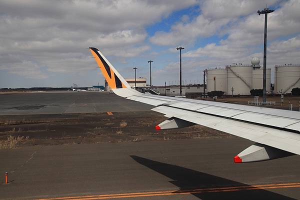 左前方遠處現在看起來很空曠