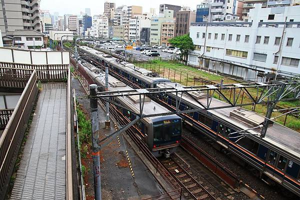 從這裡比較好觀察JR東西線的隧道口一帶