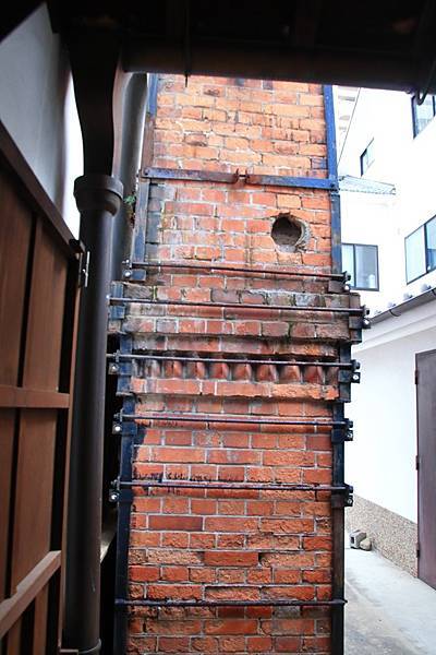 超熱心大姊特別展示了煙囪