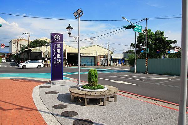 出入口靠近鳳一路和鶯歌路口