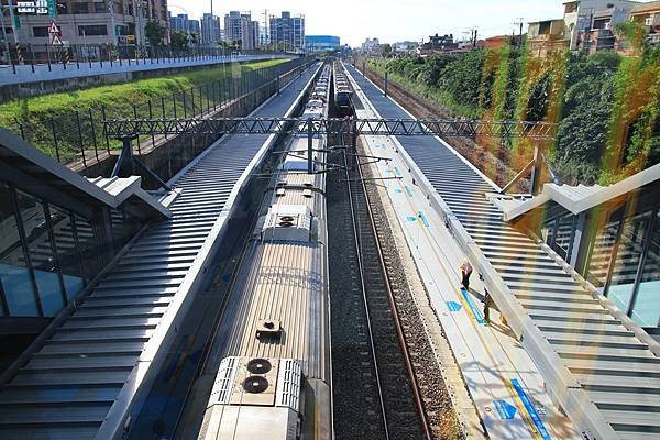 誤點的1218次進站