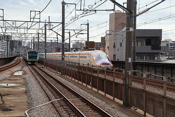 山形新幹線最新款的E8系