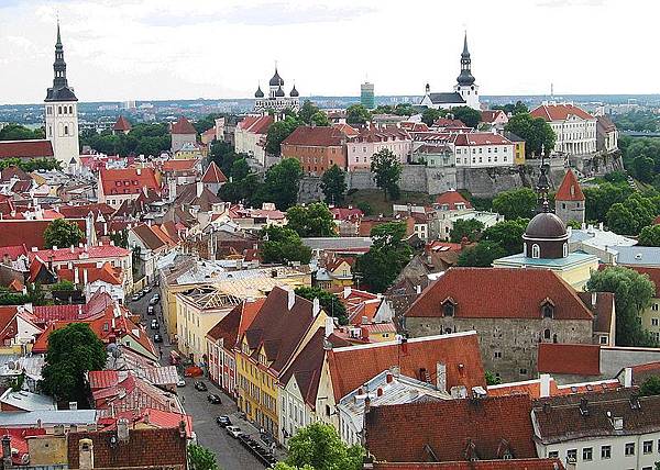 800px-Tallinn-old-town