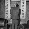 Chiang_Kai-shek_standing_1950.jpg