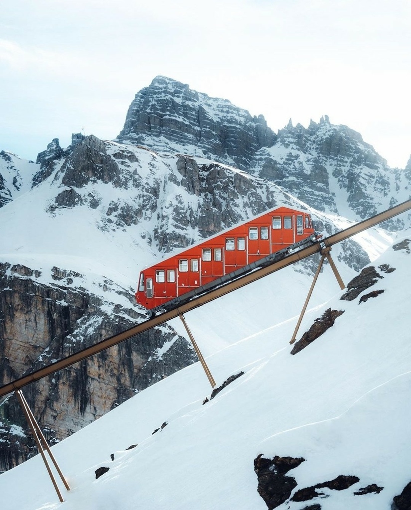 奧地利登山纜車Axamer Lizum.jpg