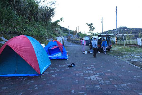 在摩天的岔路搭營.JPG