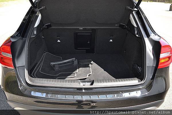 2024年最新 賓士BENZ GLA250 X156 小小休 2024年最新 賓士BENZ GLA250 X156 小小休