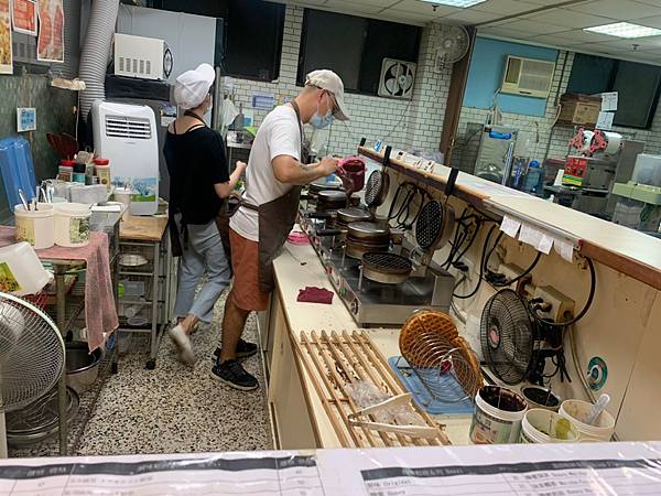 輔大心園餐廳｜巧瑋鬆餅屋 心園麵店 10元果汁 零食小舖