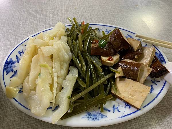 輔大心園餐廳｜巧瑋鬆餅屋 心園麵店 10元果汁 零食小舖