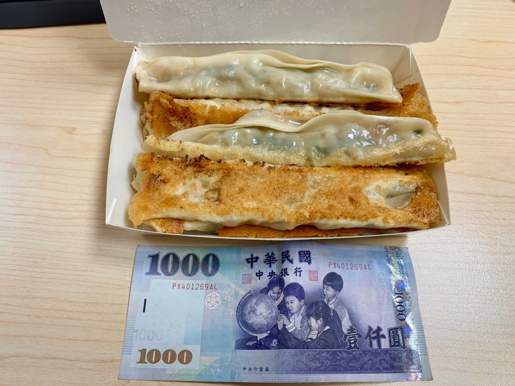 巨無霸大鍋貼 台北楊家麵食館 大鍋貼 巨無霸大鍋貼 台北楊家麵食館 大鍋貼