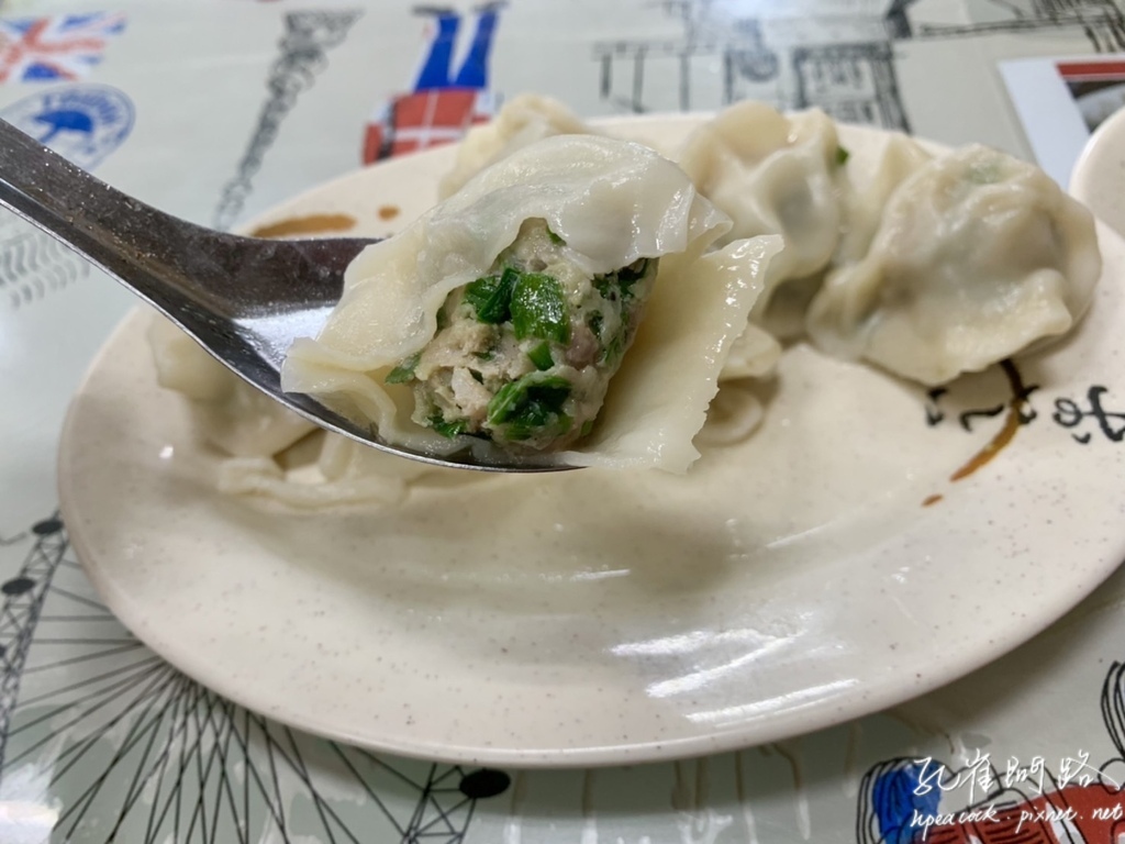 巨無霸大鍋貼 台北楊家麵食館 巨無霸大鍋貼 台北楊家麵食館