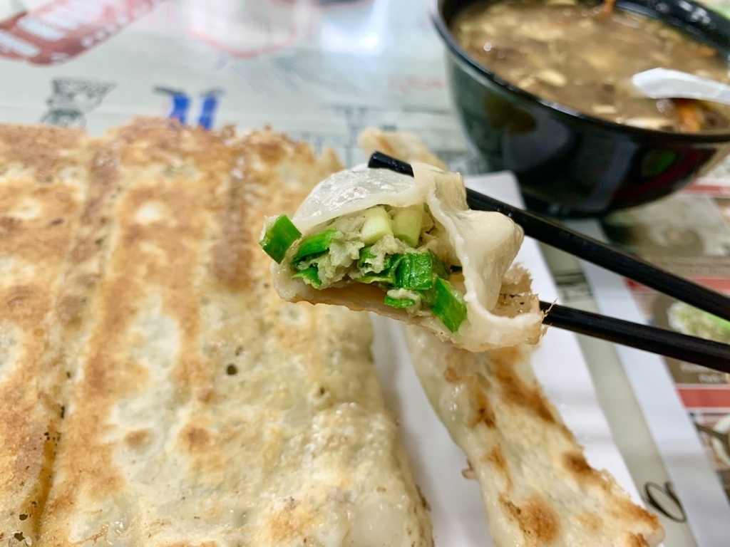 巨無霸大鍋貼 台北楊家麵食水餃館 巨無霸大鍋貼 台北楊家麵食水餃館