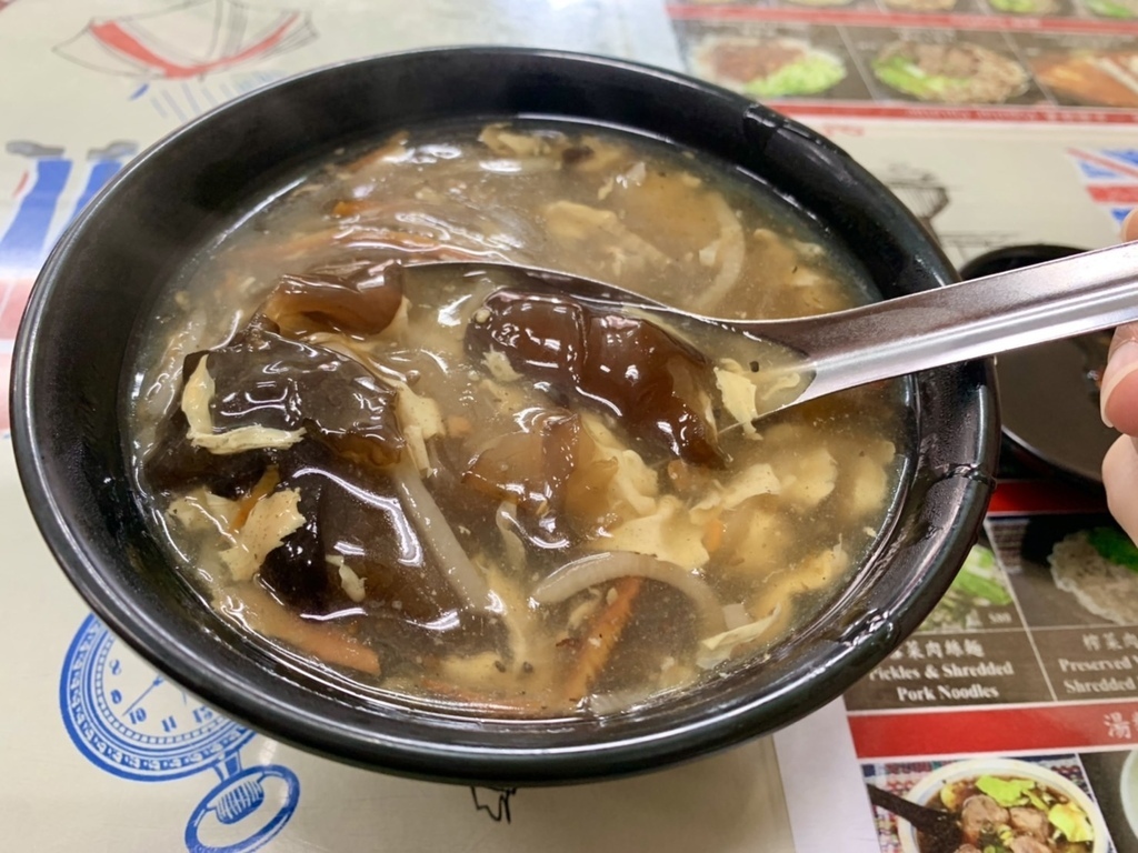 巨無霸大鍋貼 台北楊家麵食水餃館 巨無霸大鍋貼 台北楊家麵食水餃館