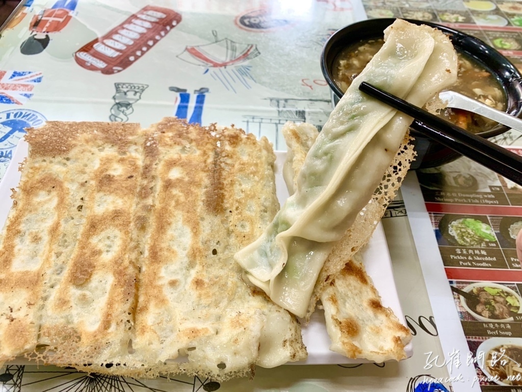 巨無霸大鍋貼 台北楊家麵食水餃館 巨無霸大鍋貼 台北楊家麵食水餃館