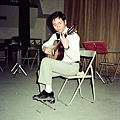 黃潘培吉他合奏團第二次演奏會黃潘培獨奏1980-3.JPG