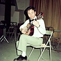 黃潘培吉他合奏團第二次演奏會黃潘培獨奏1980-4.JPG