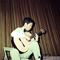 黃潘培吉他合奏團第二次演奏會黃潘培獨奏1980-13.JPG