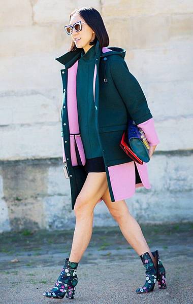 the-best-street-style-accessory-moments-of-2015-1519599.640x0c.jpg