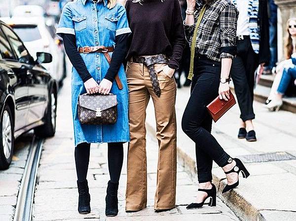 the-best-street-style-accessory-moments-of-2015-1519608.640x0c.jpg