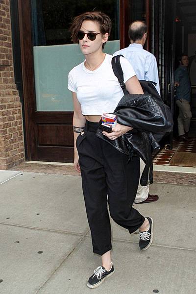 from-gigi-to-kendall-the-sneakers-celebs-loved-in-2015-1525017.640x0c.jpg