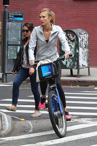 from-gigi-to-kendall-the-sneakers-celebs-loved-in-2015-1524989.640x0c.jpg