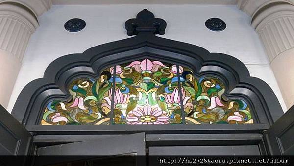 築地本願寺的彩繪玻璃