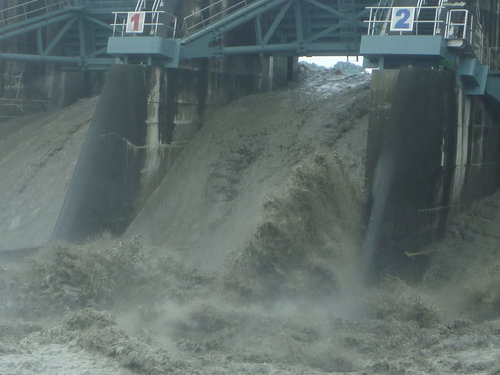 豪雨造成溪水暴漲石岡壩洩洪量創新高 山城風雲錄 痞客邦 豪雨造成溪水暴漲石岡壩洩洪量創新高 山城風雲錄 痞客邦
