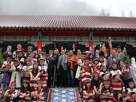 梨山賓館五十週年慶藝人送愛心到梨山