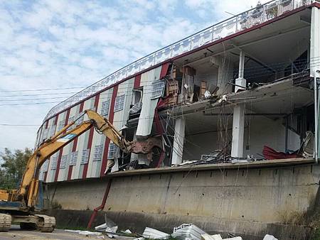 維護公共安全市府強制拆除飲食店違建