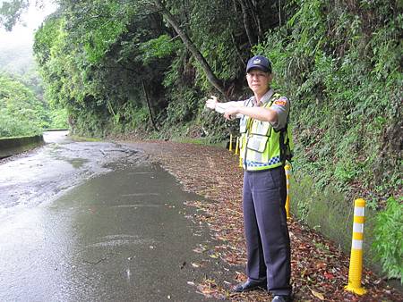 大雪山林道人車多警方加強取締違規停車