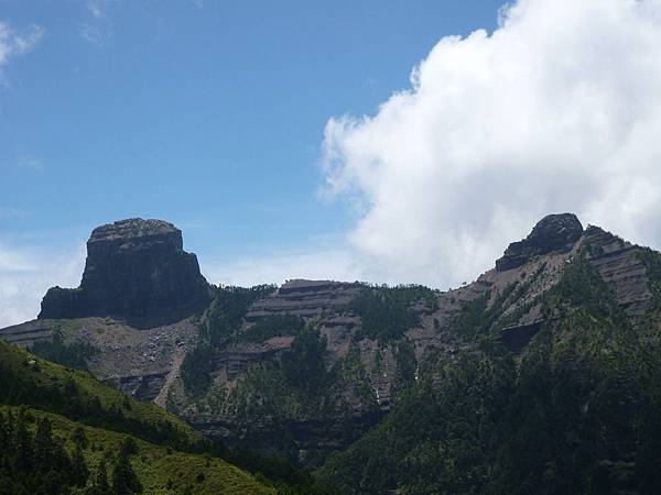 大霸尖山.jpg