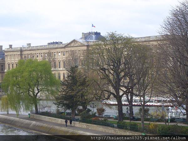 Pont Neuf上看Sq.du Vert Galant.JPG