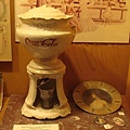 最早的可樂只能用這樣的fountain裝杯