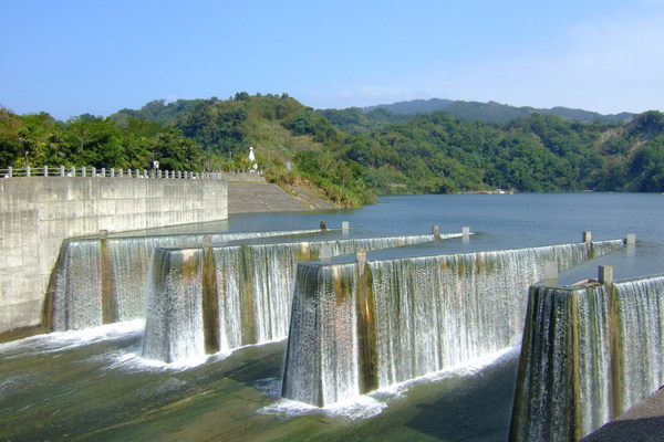 早上車的尿尿點：鯉魚潭水庫