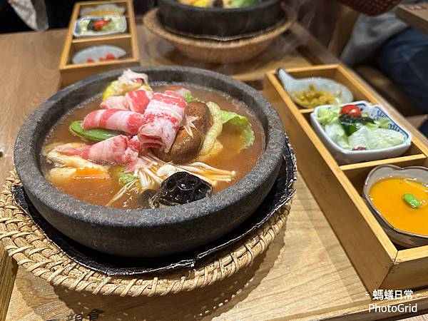 新竹美食 巨城周邊餐廳 米線 蔬果壽司 下午茶推薦 八二親食 番茄風味米線.JPG