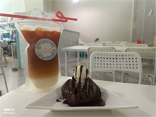 聊夏甜品 竹北貓咪咖啡廳推薦  新竹高鐵站美食 寵物餐廳 下午茶甜點 冰火布朗尼 泰奶.JPG