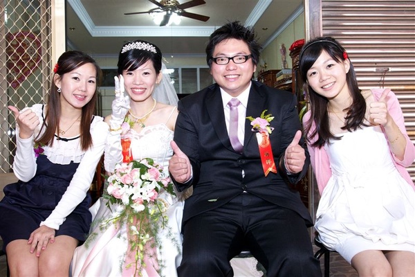新娘妹妹先來一張