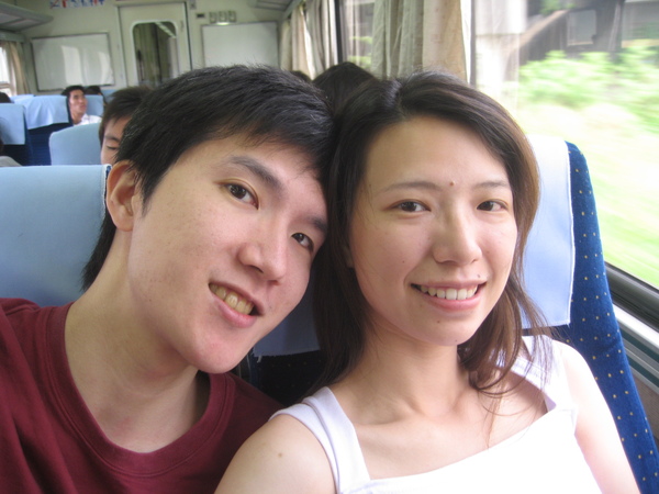 在車上睡死了~~剛睡醒拍一張