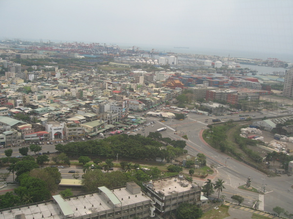 遠眺高雄港