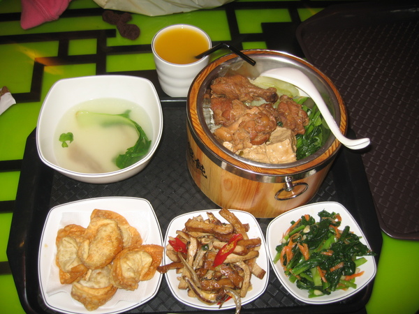 這天中餐在美食街解決