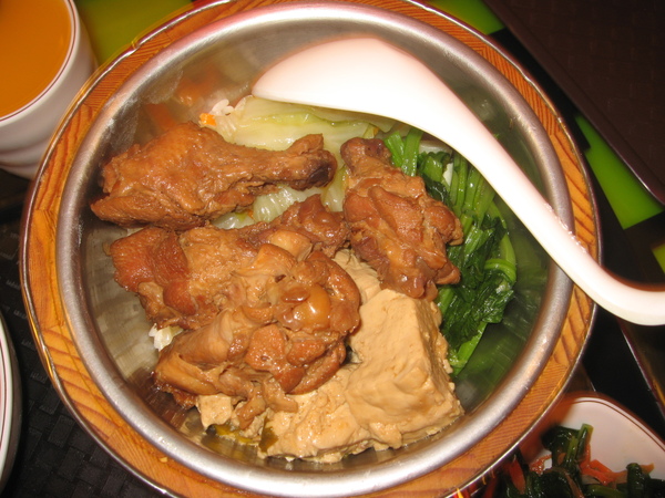 飯感覺很大一桶~兩個人吃還ok