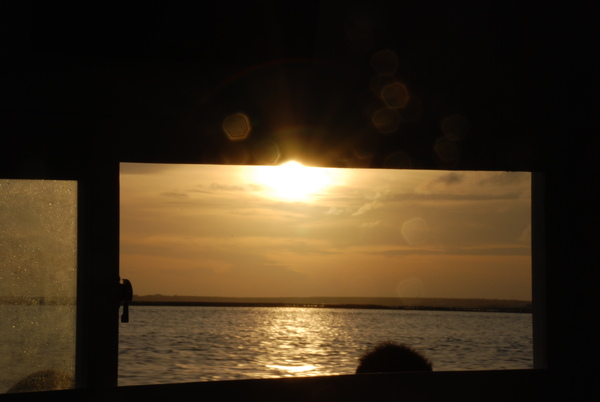 夕陽映照著海面
