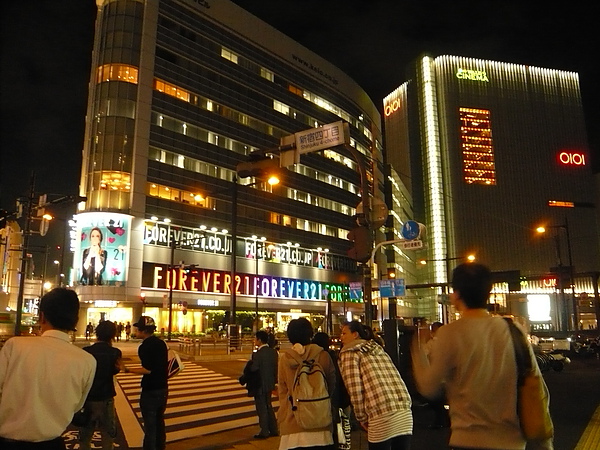 FOREVER 21 跟MARUI