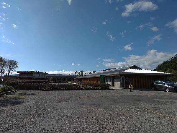 宜蘭礁溪景點【甲鳥園】下雨天也可以在室內餵鴨鴨喔！五星級清水