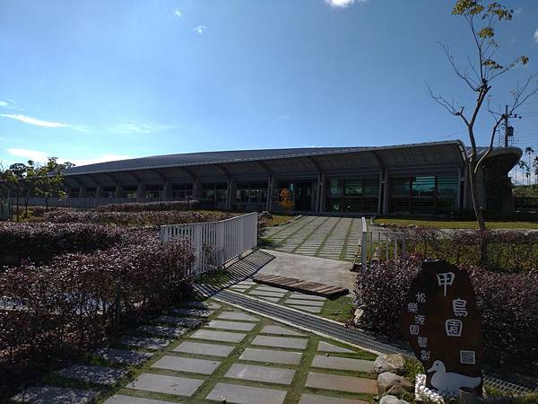 宜蘭礁溪景點【甲鳥園】下雨天也可以在室內餵鴨鴨喔！五星級清水