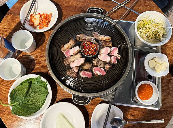 韓國首爾｜弘大 超美味韓式烤肉店 돈주는남자 본점 給豚的男