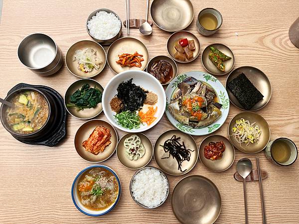 韓國首爾必吃美食｜米其林一星 必吃推薦 大瓦房醬蟹 큰기와집