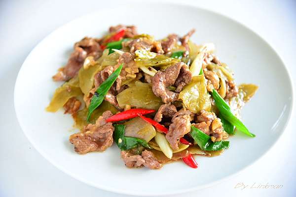 酸菜炒牛肉 秋菊阿嬤家常料理分享 台東茂仁秋菊阿嬤的庭園廚房 痞客邦