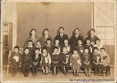 1935年三月父親幼稚園畢業照.jpg