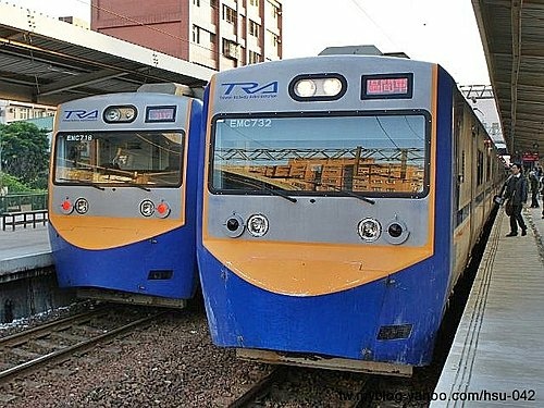 EMU700 樹林站.jpg